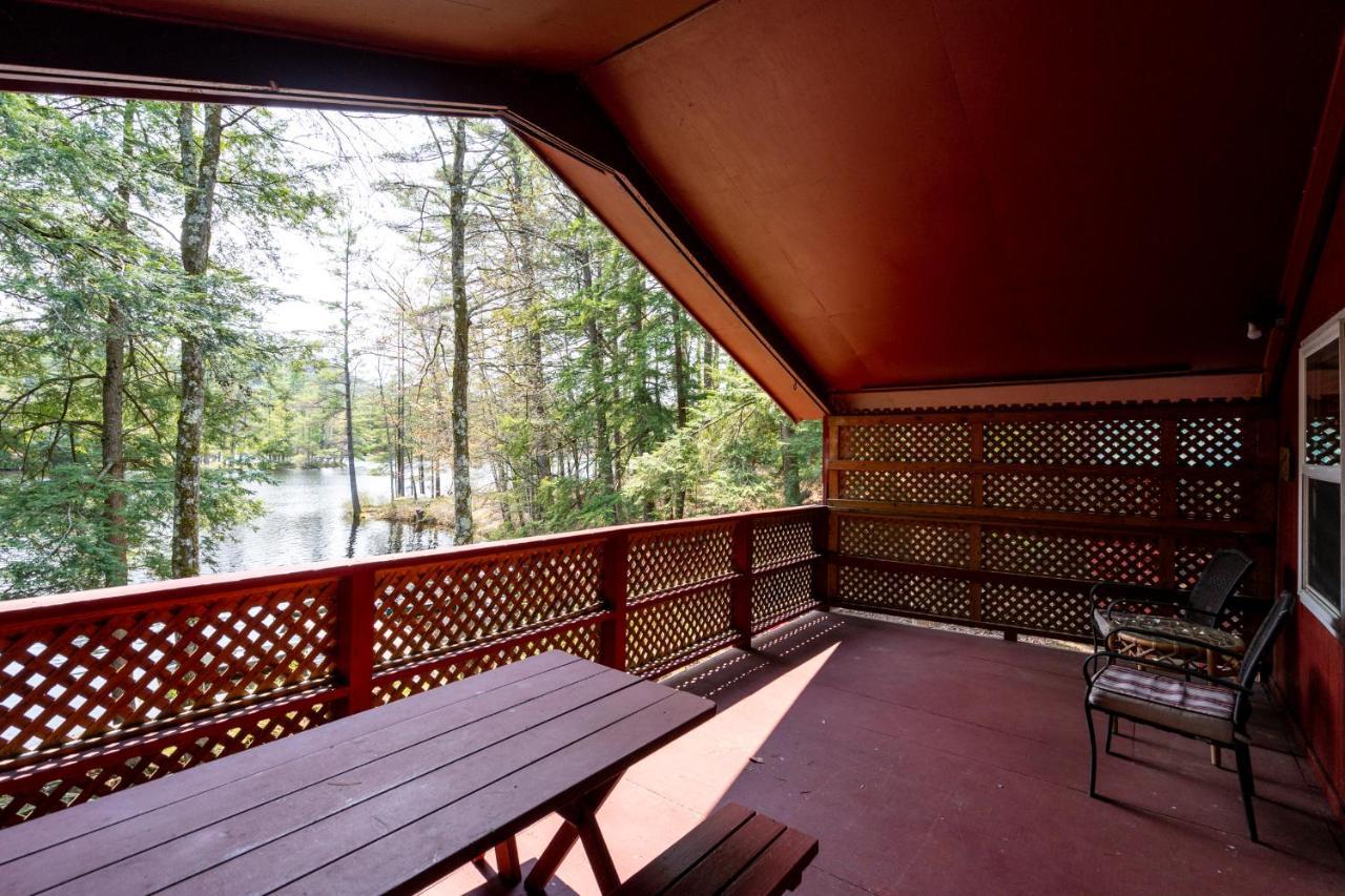 Hide-A-Way Waterfront Cottages Lake Luzerne Eksteriør billede