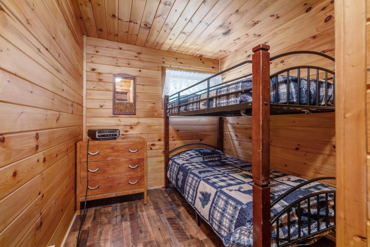 Hide-A-Way Waterfront Cottages Lake Luzerne Eksteriør billede