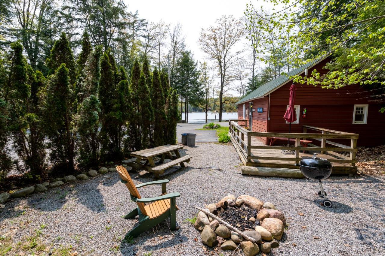 Hide-A-Way Waterfront Cottages Lake Luzerne Eksteriør billede