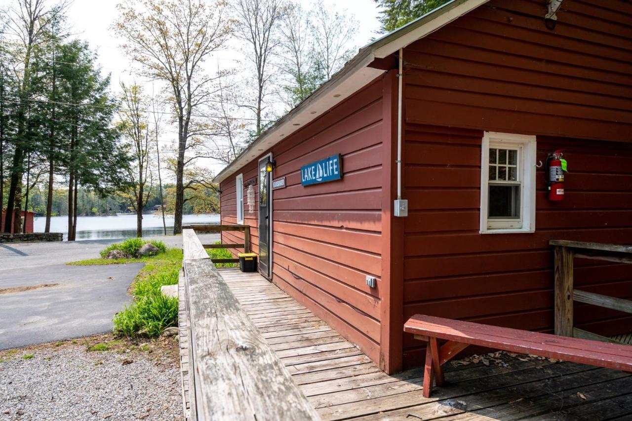 Hide-A-Way Waterfront Cottages Lake Luzerne Eksteriør billede